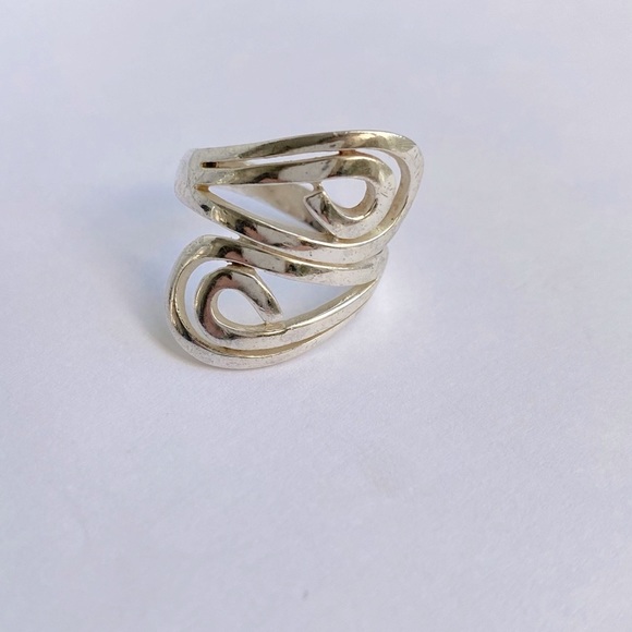 Jewelry - 925 Sterling Silver Ring, size 8.5. Unisex